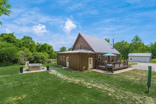 Peaceful 2-Bedroom Cabin near Lake Hope State Park in the Hocking Hills Region - 4 stjerner