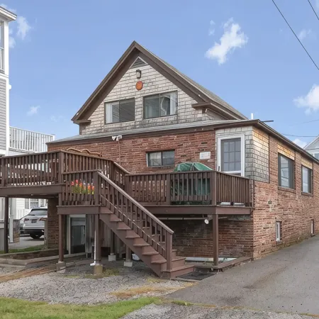 Wells Beach Cottage with beautiful views of the Ocean and the Marsh