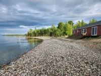 3 BR Lake Front Getaway! Dog Friendly, Lakeside Deck, Dock, Incredible Sunrises - WiFi