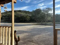 "Bearly Beehavin" 2-bdrm 1 bthrm cabin  with WiFi, AC.  Unwind & relax in ConCan 콘칸 호텔