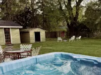Chic Dunes Cottage W/ HOT TUB near Warren Dunes / Lake MI! Hotels in Chikaming Township