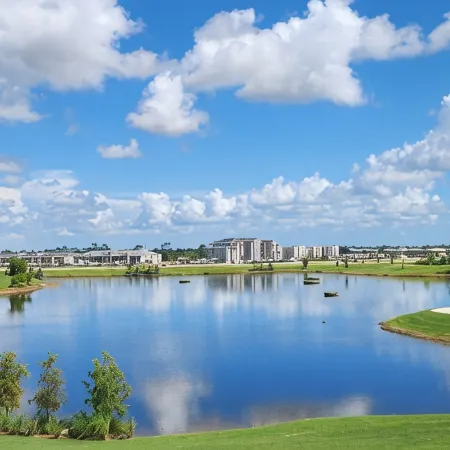 Wellen Park 2-bedroom condo Golf course pool pickleball tennis Venice North port