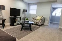 Cozy 2BR/1BA Garden Apartment Near Lincoln Square - Condos