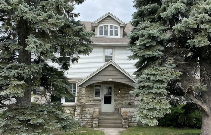 Four bedroom charming historical Harbor Haus in central Egg Harbor