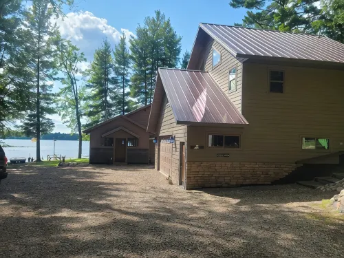 Eagle's Nest - Lakefront Cabin on the Historic Pike Lake Chain