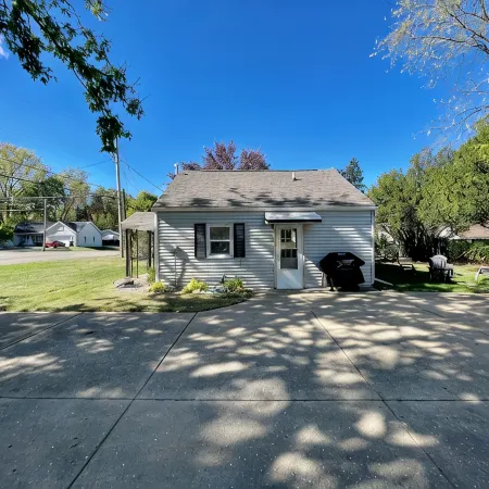Cozy 2-bedroom house on quiet street.
