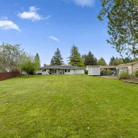 Lakefront Gateaway at Chambers Lake - 3 bd 2 ba w/ AC
