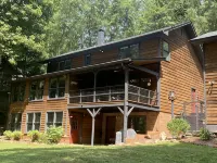 Cedarwood Lake House Hotels in Stephens County