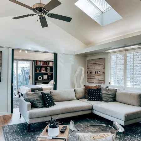 Cozy, artsy chalet in Stillwater with WiFi and AC and set in a scenic landscape.