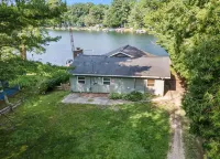 Quiet oasis steps from the water with access to Canadian Lakes amenities! - Wifi