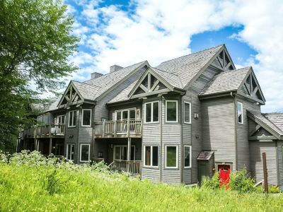 Ski in/Ski out 2 Bedroom Directly on Grammy Jay Run