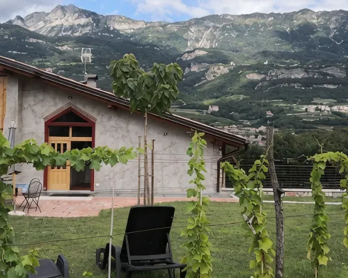 Villa in the vineyards overlooking the mountains Hotels in Rovereto