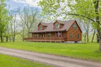NEW! BC Retreat with Fireplace,Game Room,Hot Tub! - Homestays