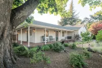 Sonoma Square Gem! Charming New Farmhouse w Pool + Private Detached Guest Suite