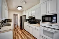 Relax & Refresh Family Pool House w/ BBQ - Homestays