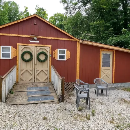 Delightfully secluded 1 bed and a loft for extra space. TV and DVD player.