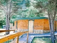 A cozy, romantic cabin perfect for couples.Pets are always welcome, owners too! 맥도웰 카운티 호텔