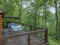 The Mighty Acorn, Bungalow is a delightful cozy tiny home in the woods. メニフィーのホテル