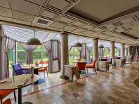Logis Hostellerie des Clos et Restaurant Bistrot des Grands Crus Hotele w: Yonne