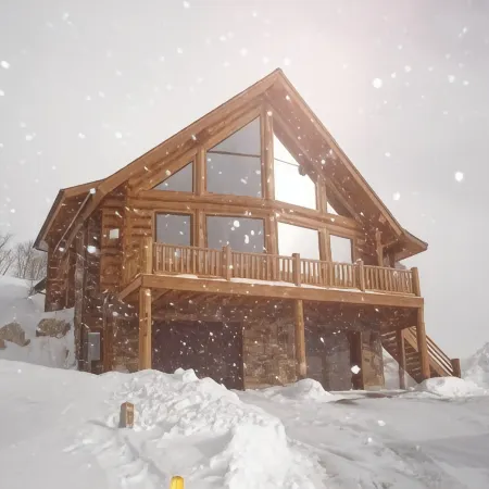 Log Heaven Amazing Views Ski In from new Lightning Ridge Lift. Easy Road Access