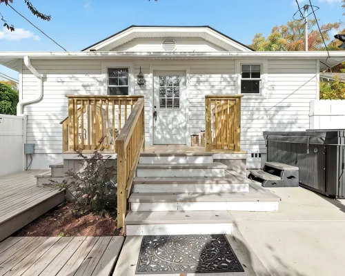 Historic Downtown Wake Forest Bungalow Hotele w: Wake Forest