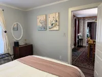 Hillsdale Cottage: Just a Short Walk to Hillsdale College! Across from Handmade