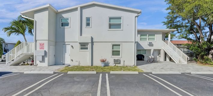 906 North Riverside Dr Hotels in Pompano Beach