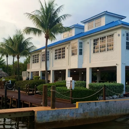 Ocean Front Private Beach, Pool/Hot Tub, Pool Bar, Marina with Cafe