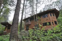 Below the Falls Lodge -  Next to Golden & Silver Falls - バルコニー