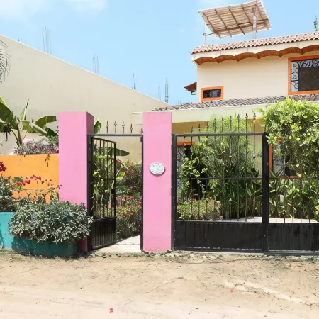 Casa Tortuga 2BR/1BA apt., private pool, patio&garden, parking.
