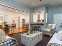 Luxury Queensland Awaits! Sleeps 8, 3 car parks Hotels in Annerley