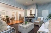 Luxury Queensland Awaits! Sleeps 8, 3 car parks