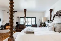 Superbly Rated-100+ Reviews. Heated Pool/Hot Tub. Pickleball Nearby. Home Office - หรู