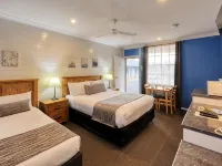 Colonial Motel & Apartments Hotels in Young