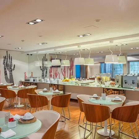 Porto Trindade Hotel Отели рядом с достопримечательностью «Станция метро Trindade»