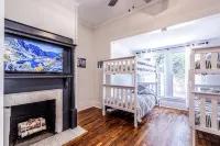 "STEPS TO BRYSON" - MTN VIEW, HOT TUB, FIREPIT, NEW REMODEL - WALK TO DOWNTOWN! - balcony