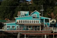 Nimpkish Hotel