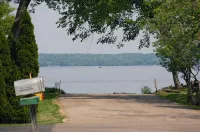 Spacious home: Lake Winnebago, fishing, kayaking - Homestays