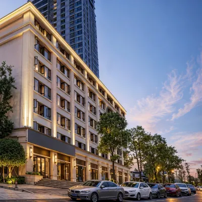 Coconut Hotel Apartment Các khách sạn gần Ga Thiên Phủ
