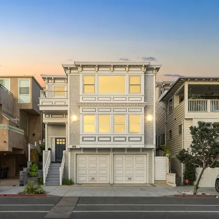 Beachside Retreat | Perfect Location| Free Parking