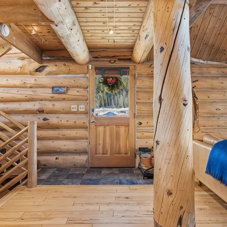 Stunning cabin on 4 acres of land near Breck, mountain views and on-site creek
