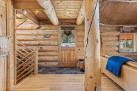 Stunning cabin on 4 acres of land near Breck, mountain views and on-site creek - Wifi