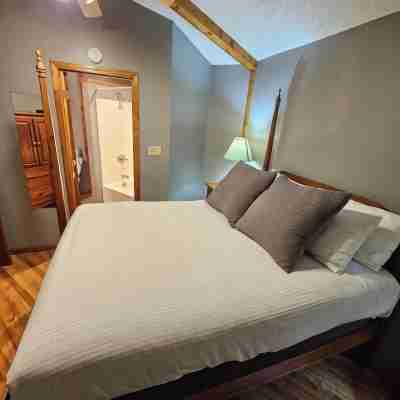 Cabin Near PGA Tour Asheville - Relax after the Round in a Hot Tub Rooms
