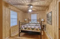 Ringers Lodge   Spacious 6-bedroom house on the River in charming Concan