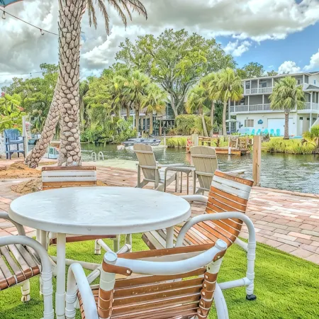New Listing! Dockside Palms Weeki Wachee-Spring Fed Canal-Boat Friendly!