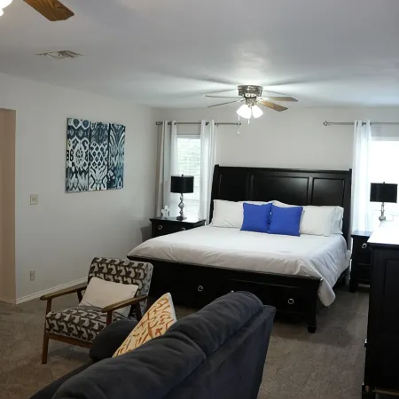 Spacious 3Br Stay Shared Pool - Perfect for Families.