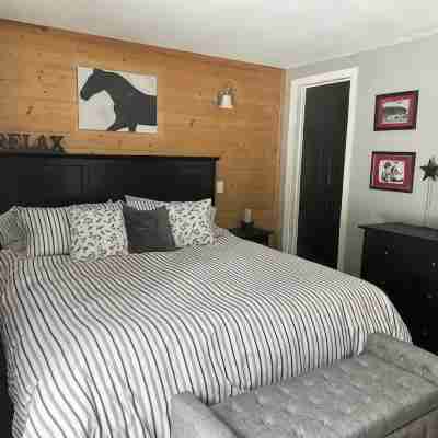 Crescent Cabin by Lakes & Rivers Rooms