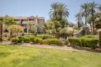 Budget-Friendly 2BR/2BA Near Vegas Strip Free Parking, Pool, WiFi, No Resort Fee - อพาร์ทเม้นท์