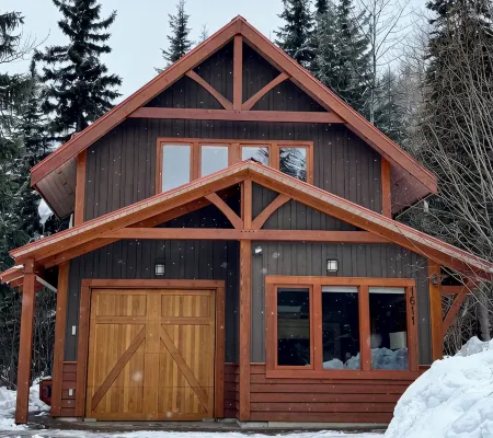 Purcell Woods Chalet – Sleeps 12 - Chalets