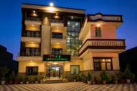 Hotel KS International (50 Meters from Railway Station) - Homestays